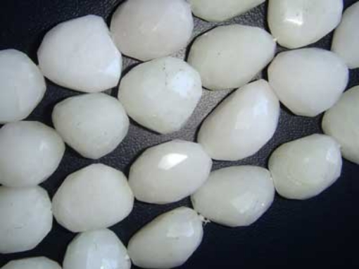 Faceted White Agate Tumble