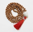 Picture of Rudraksha Mala mit facettiertem weißem Achat-Trommelanhänger