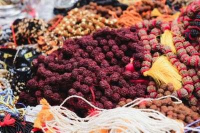 Guida Completa ai Rudraksha: Tipi, Usi e Come Sceglierli Guida Completa ai Rudraksha: Tipi, Usi e Come Sceglierli
